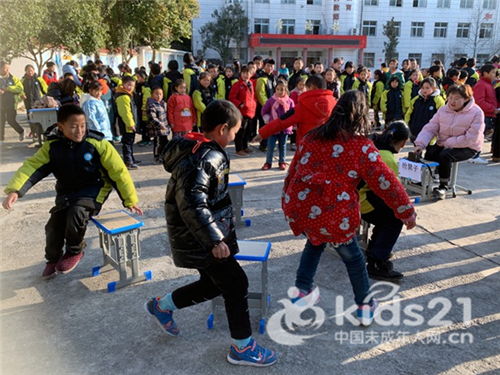 湖北凉水河镇乡村少年宫 元旦艺术成果展演暨游艺活动点亮乡村少年梦